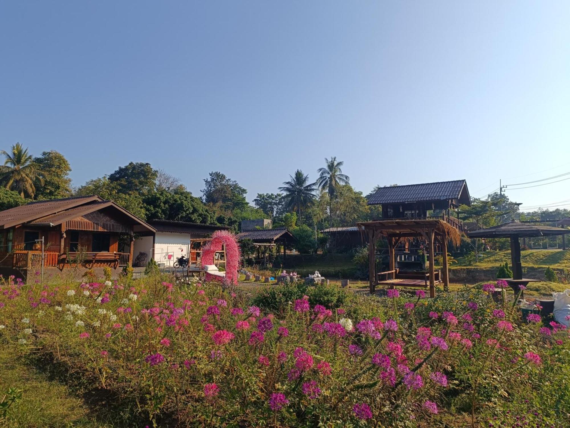 צ'ום טונג ม่วนใจ๋ปันสุข โฮมสเตย์แอนคาเฟ่ Muanjai Punsuk Homestay And Cafe מראה חיצוני תמונה