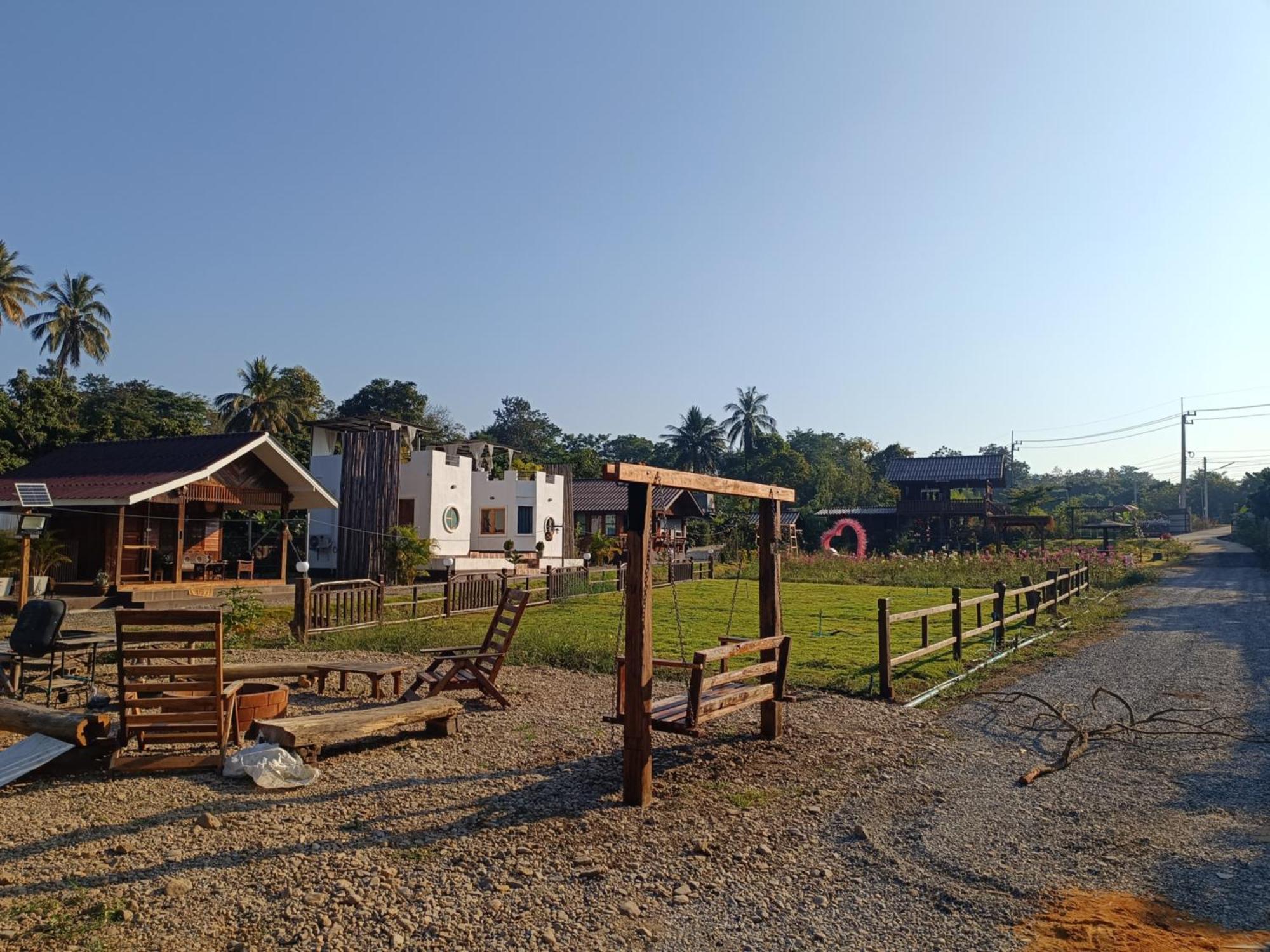 צ'ום טונג ม่วนใจ๋ปันสุข โฮมสเตย์แอนคาเฟ่ Muanjai Punsuk Homestay And Cafe מראה חיצוני תמונה