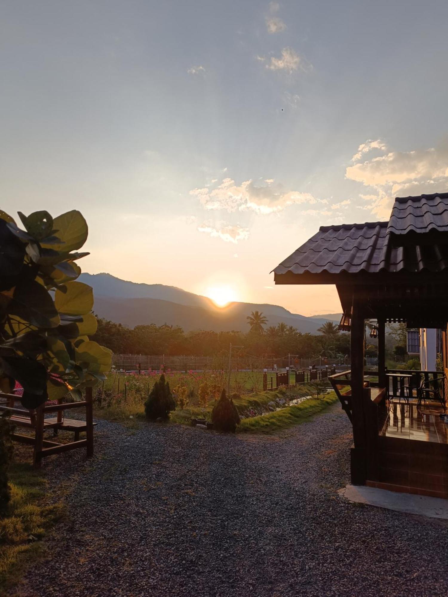 צ'ום טונג ม่วนใจ๋ปันสุข โฮมสเตย์แอนคาเฟ่ Muanjai Punsuk Homestay And Cafe מראה חיצוני תמונה